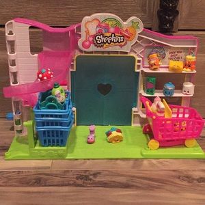 The Shopkin small mart!